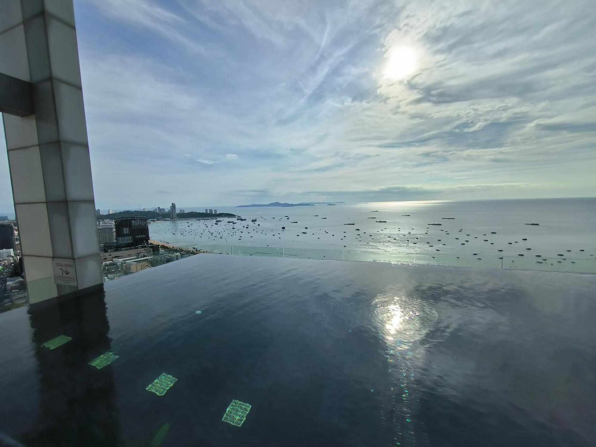 Centric Sea Pattaya Acomodação com café da manhã Exterior foto