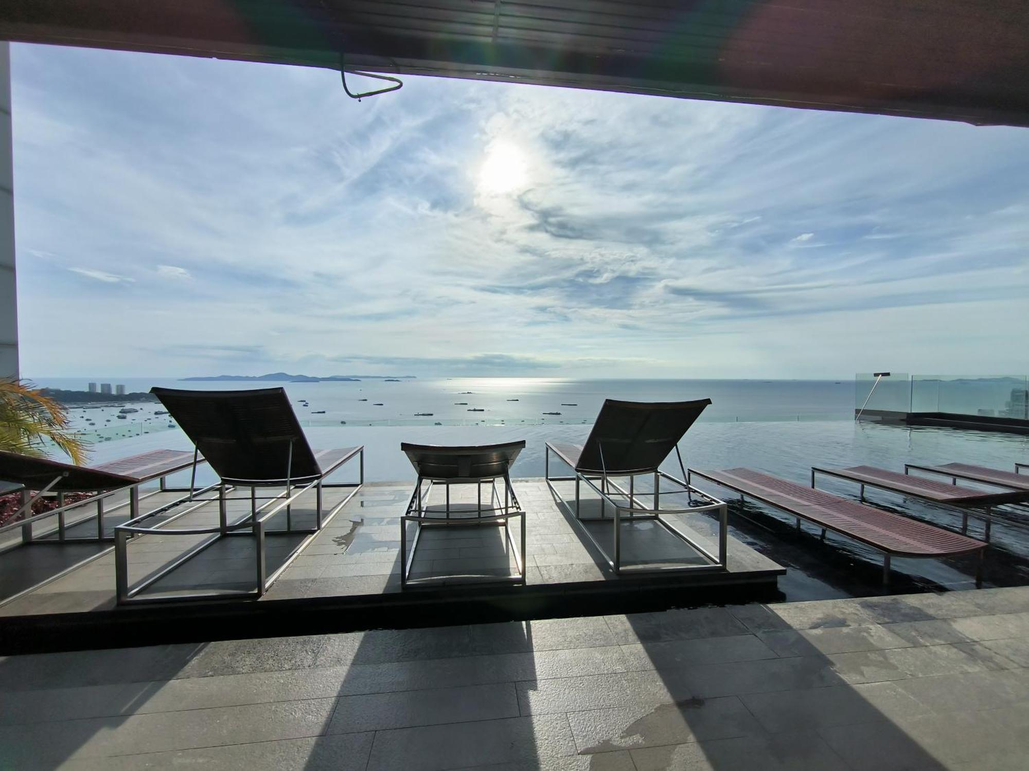 Centric Sea Pattaya Acomodação com café da manhã Exterior foto